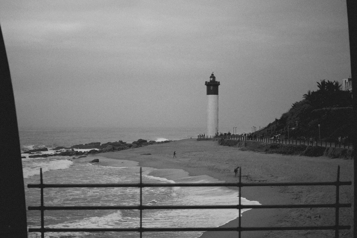 2022-09-18 - Durban -  Lighthouse through gap in pillars